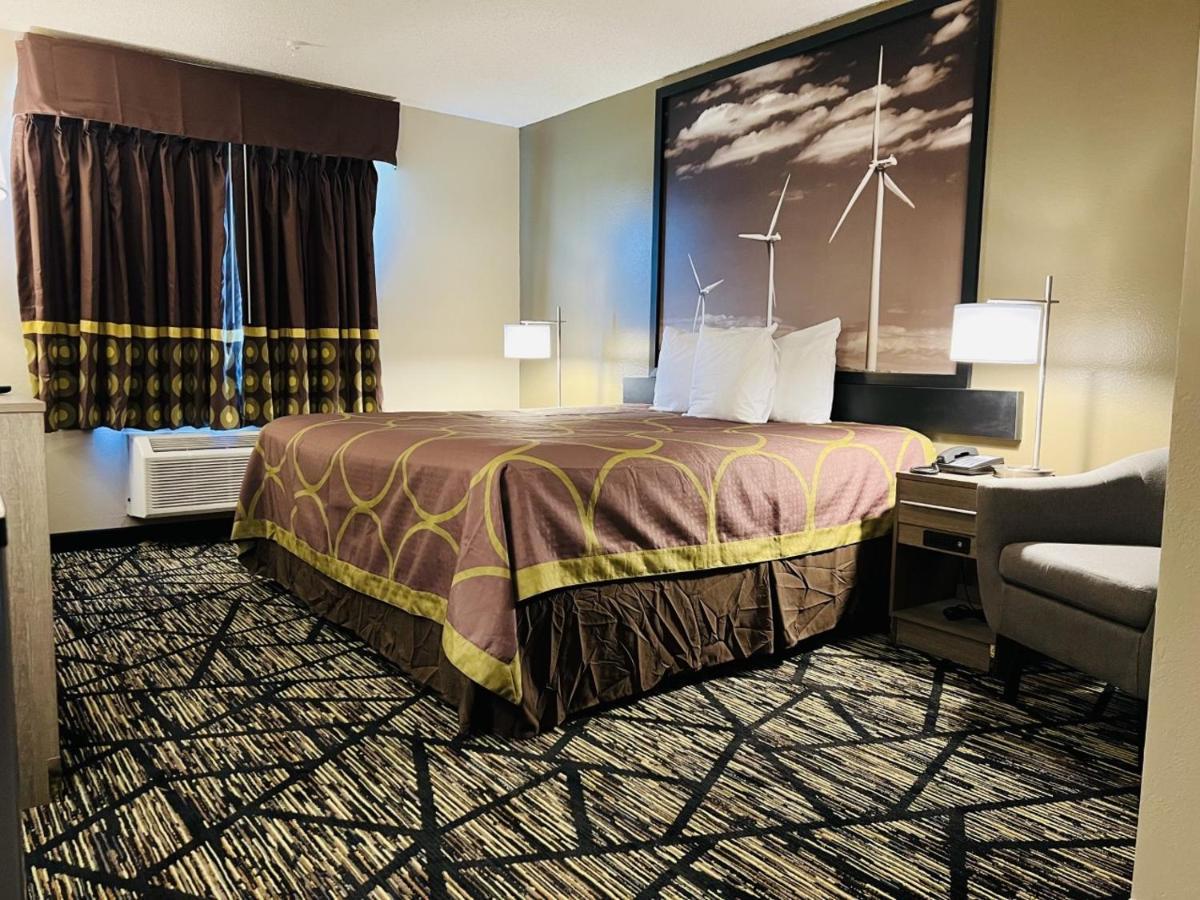Hotel Super 8 By Wyndham Pratt
