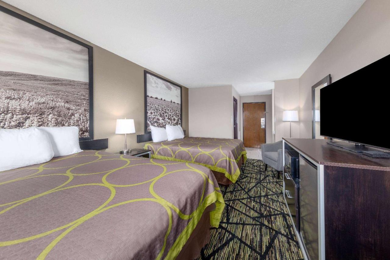 Super 8 By Wyndham Hotel 2*